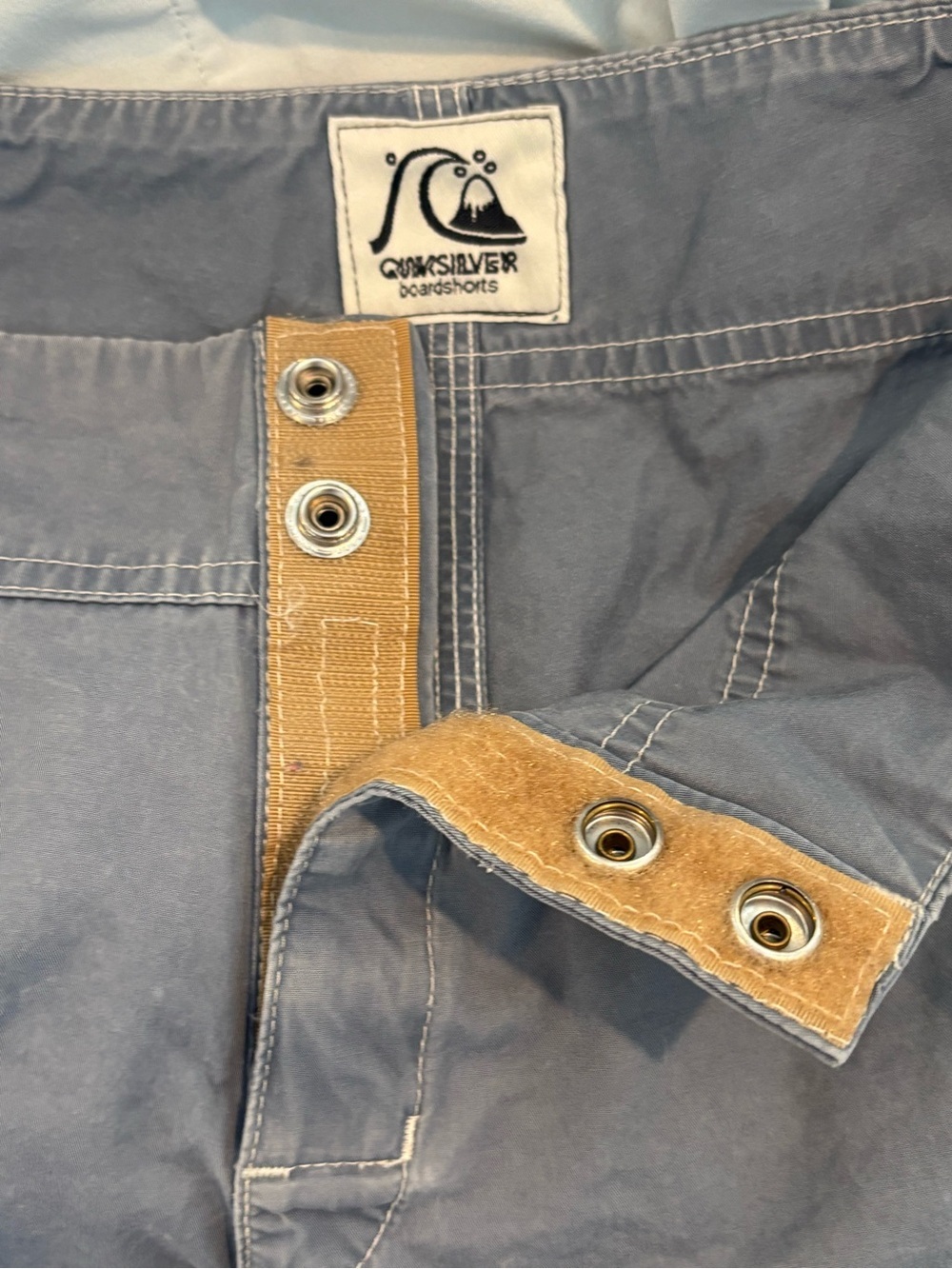 Vntg. Quiksilver Women's Board Shorts with Tan and Burgundy Panels 32 Waist - Picture 6 of 6